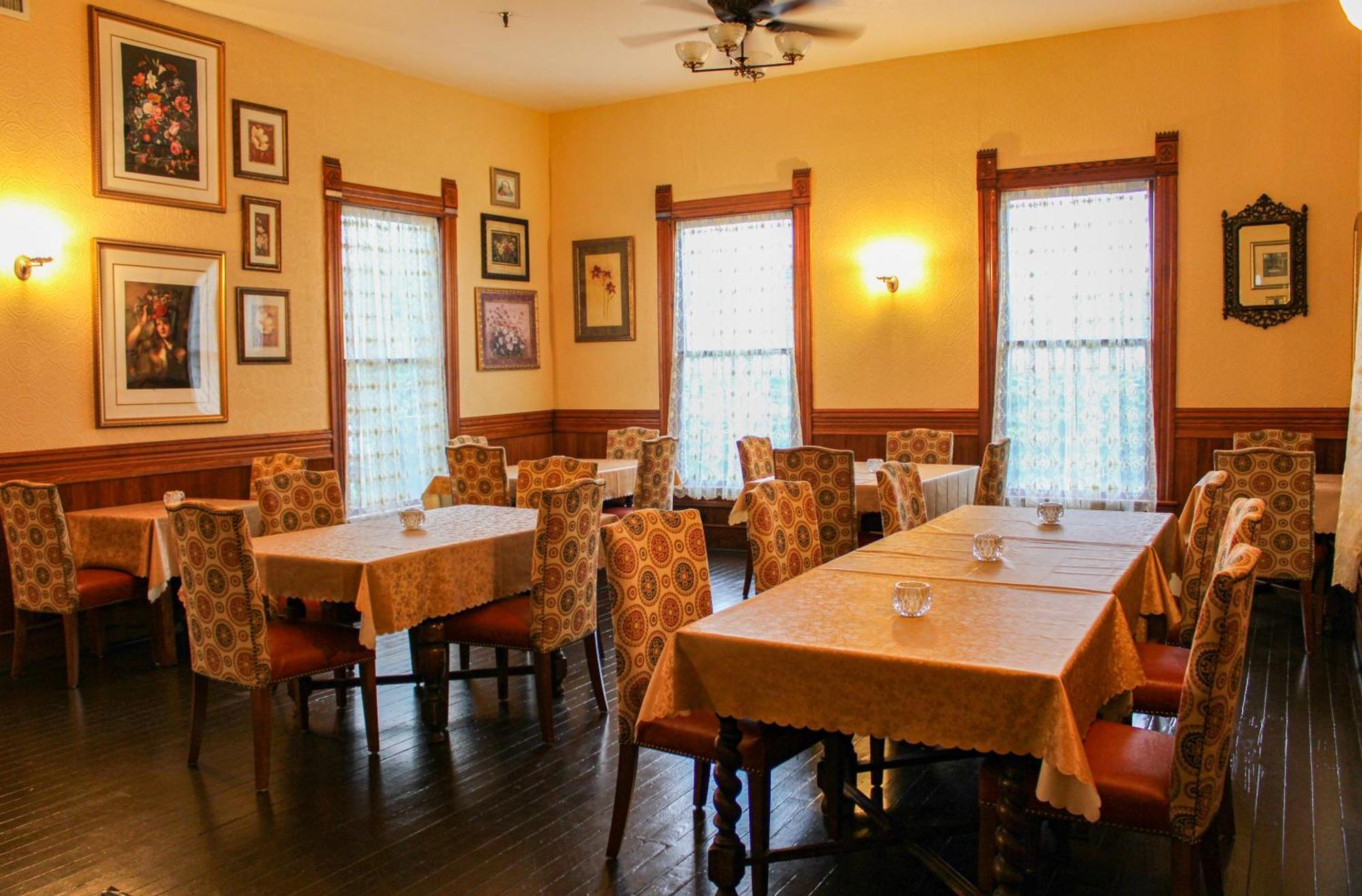 Woodbine Inn And Restaurant Madisonville Bagian luar foto